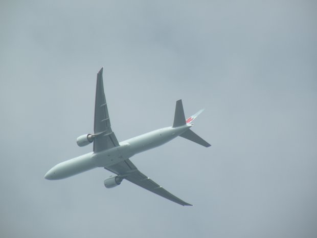  avion de ligne (Air Canada) au-dessus de Londres